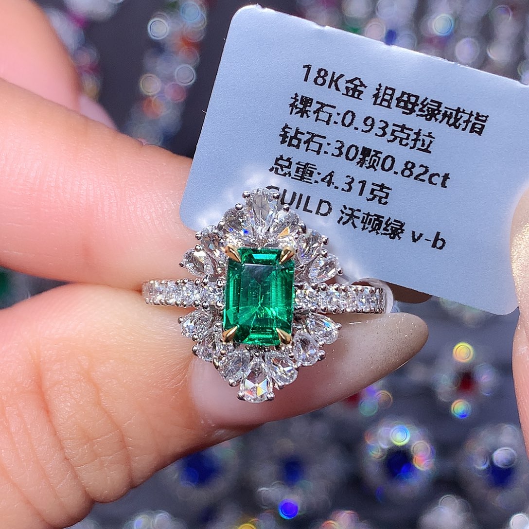 祖母绿戒指18K金镶嵌