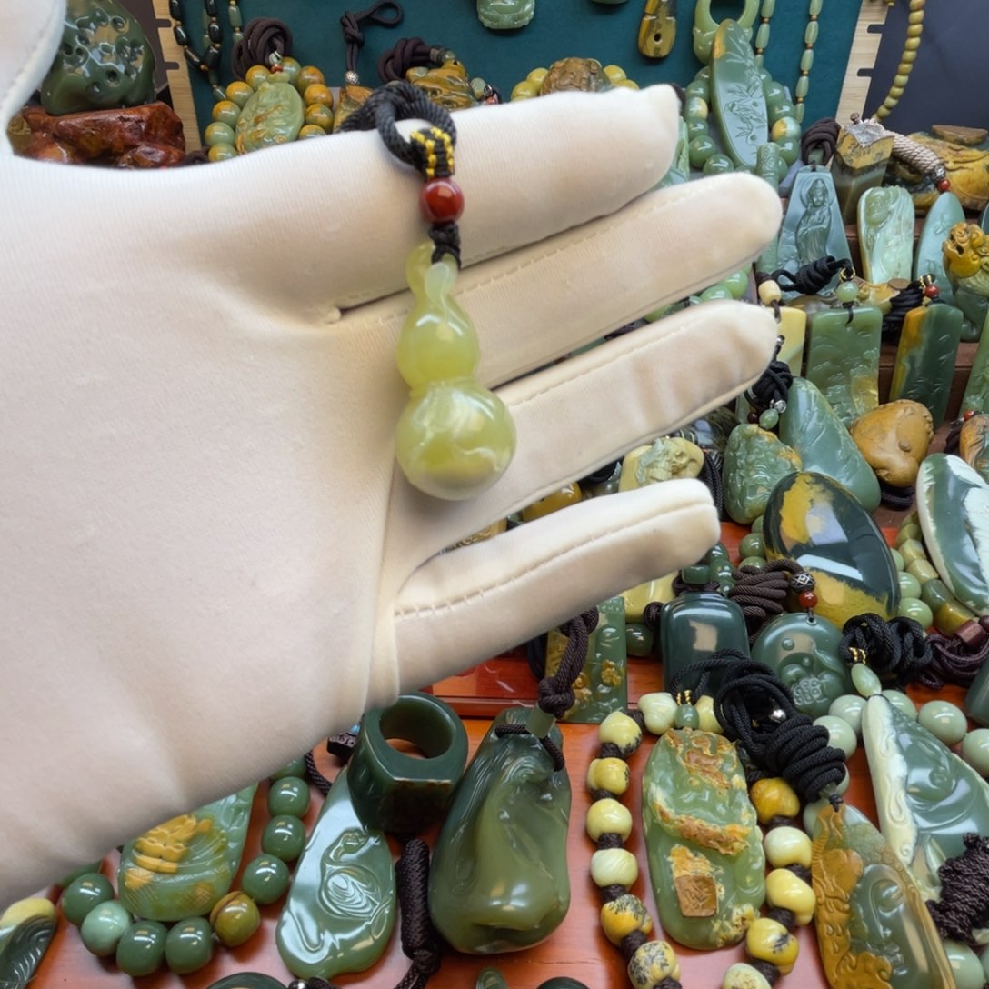 岫岩老玉（透闪石质玉）未镶嵌颈饰