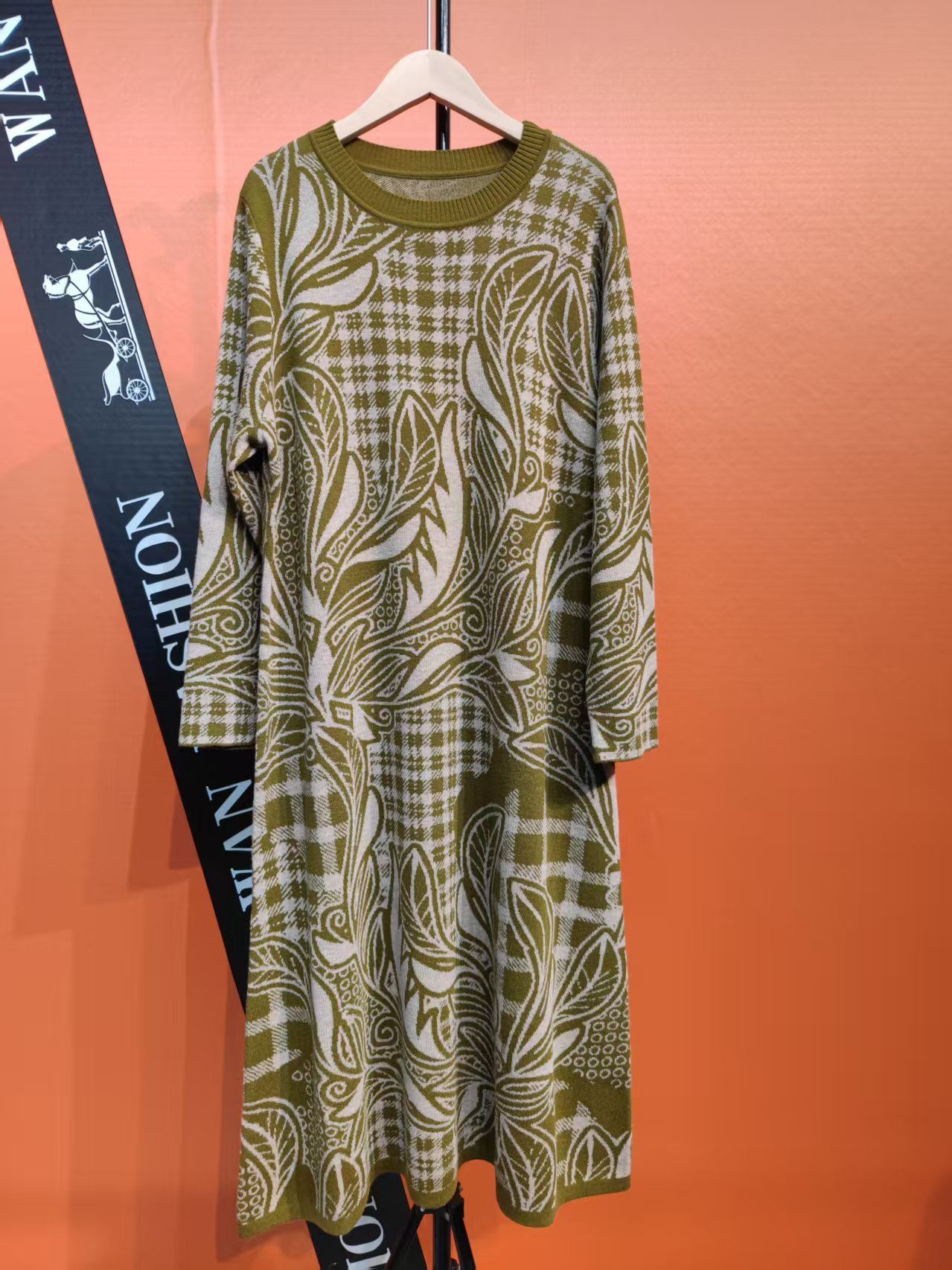 （114）湾湾奢品贵妇既视感显廋保暖时尚百搭连衣裙