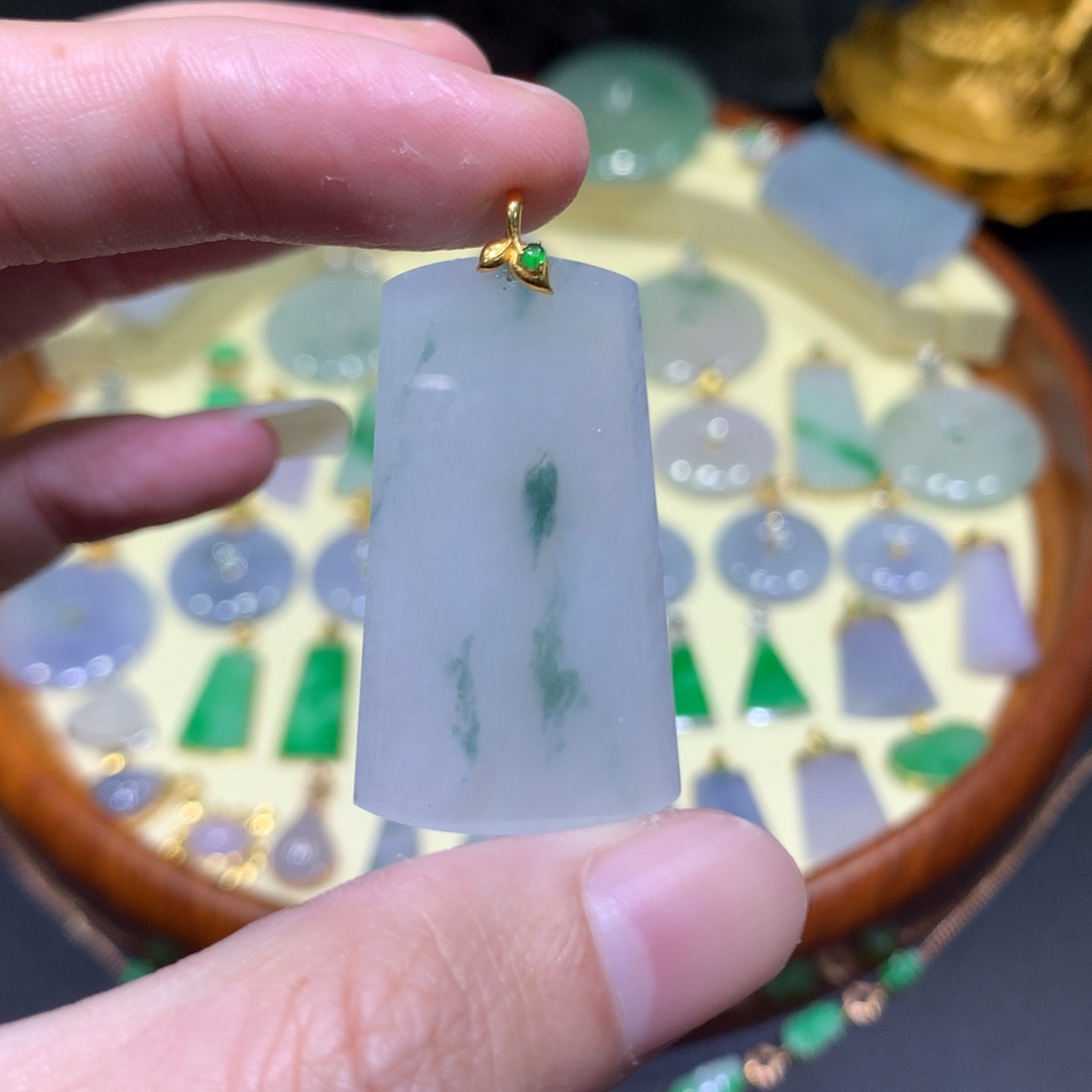 翡翠吊坠(不含链)18K金镶嵌