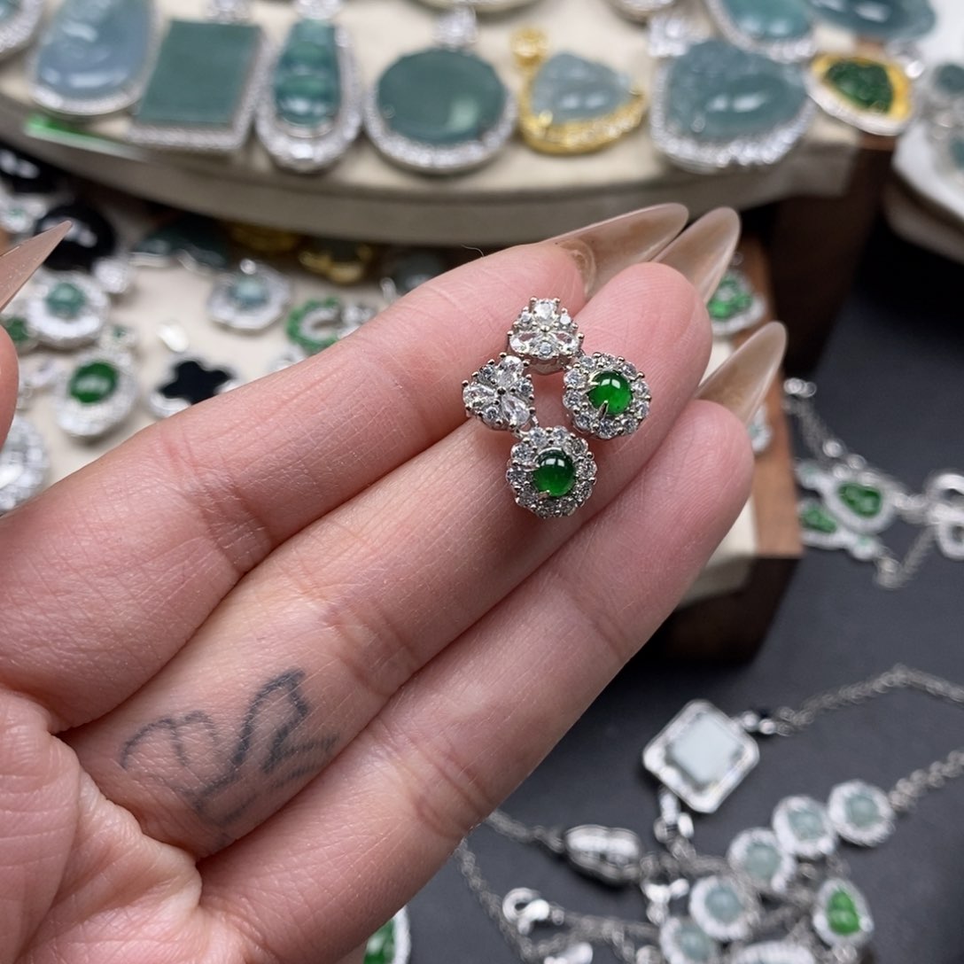 翡翠颈饰未镶嵌翡翠