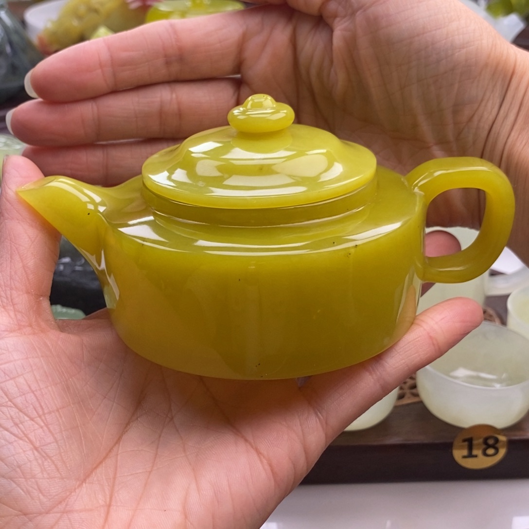 幸***瑞岫玉未镶嵌四大名玉茶壶