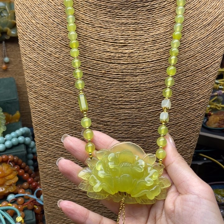 蛇纹石玉吊坠未镶嵌