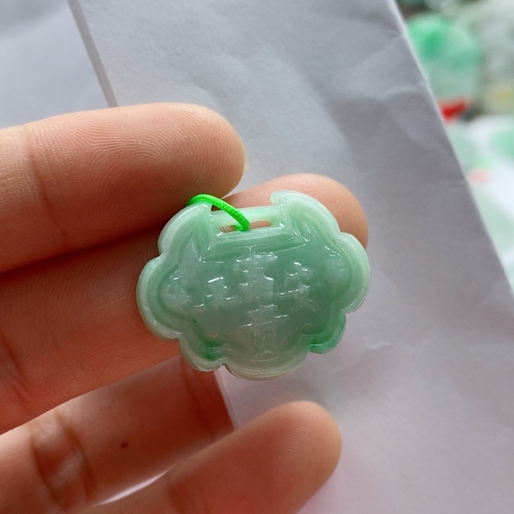 翡翠颈饰未镶嵌天然