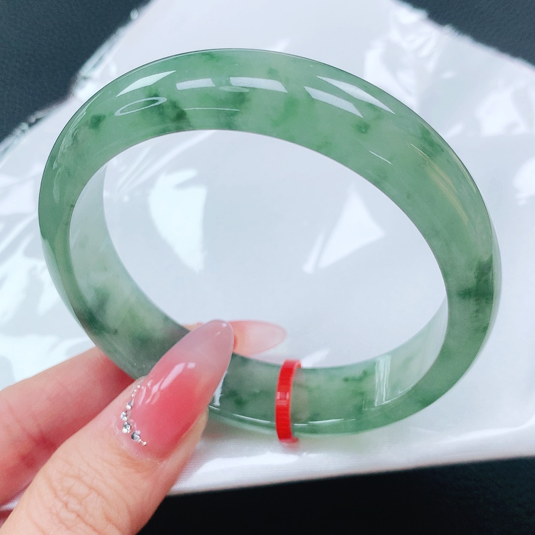 翡翠手镯未镶嵌57圈