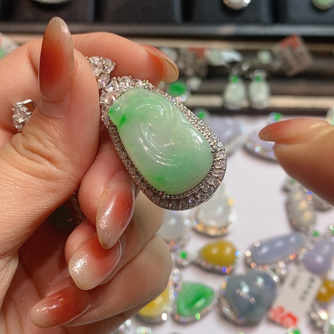 翡翠颈饰银S925镶嵌天然翡翠