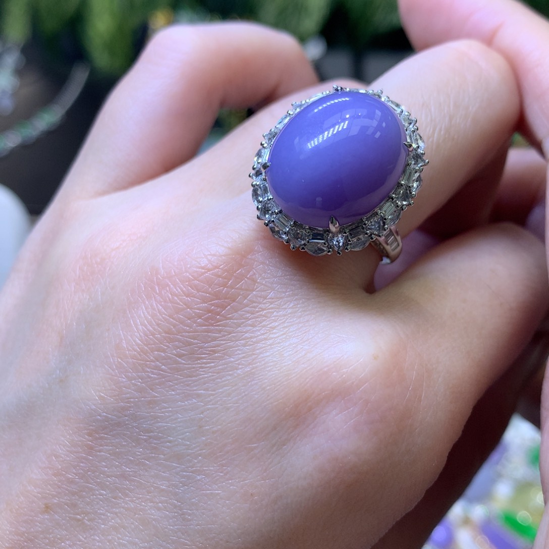 颈饰18K金镶嵌翡翠