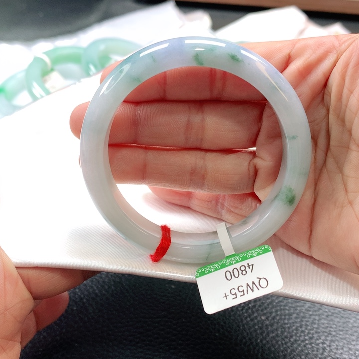 翡翠手镯未镶嵌56565656