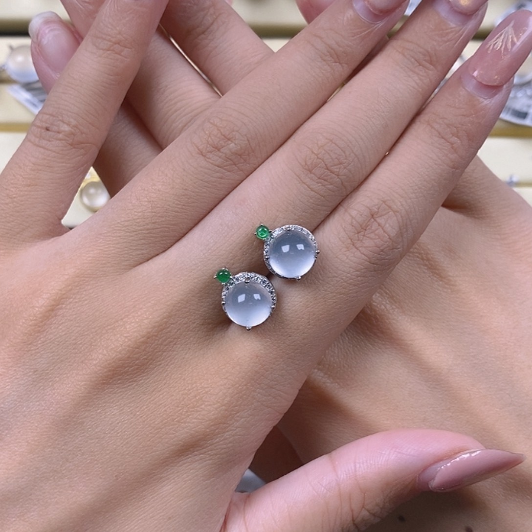 小***光石英质玉银S925镶嵌耳钉