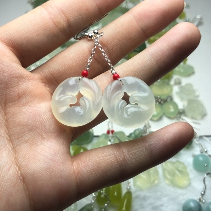 蛇纹石玉耳饰合金