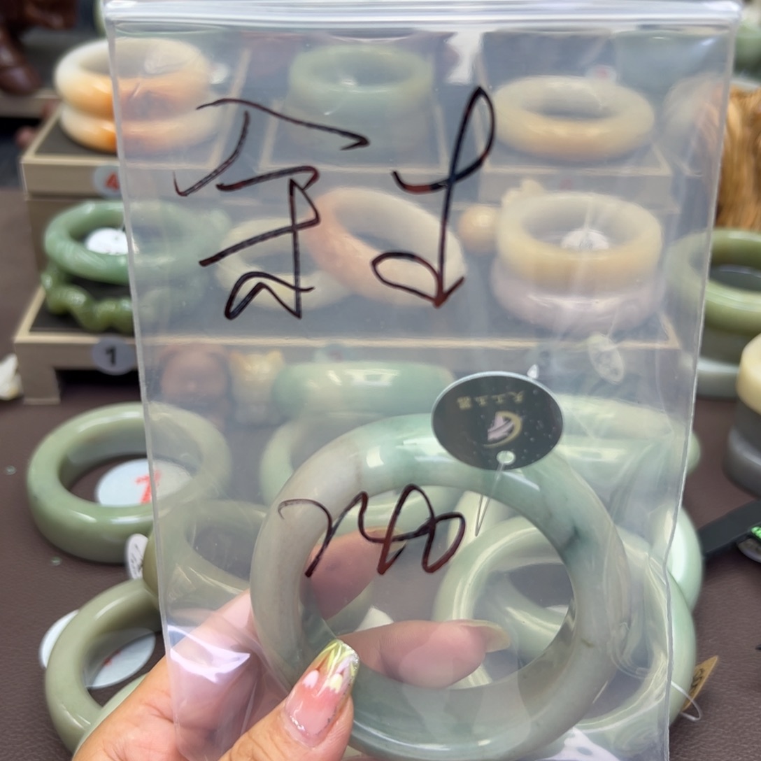 石英质玉手镯未镶嵌养****生