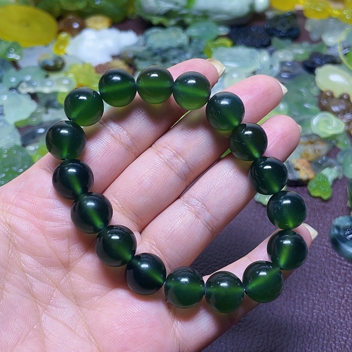 喋***休蛇纹石玉未镶嵌颈饰