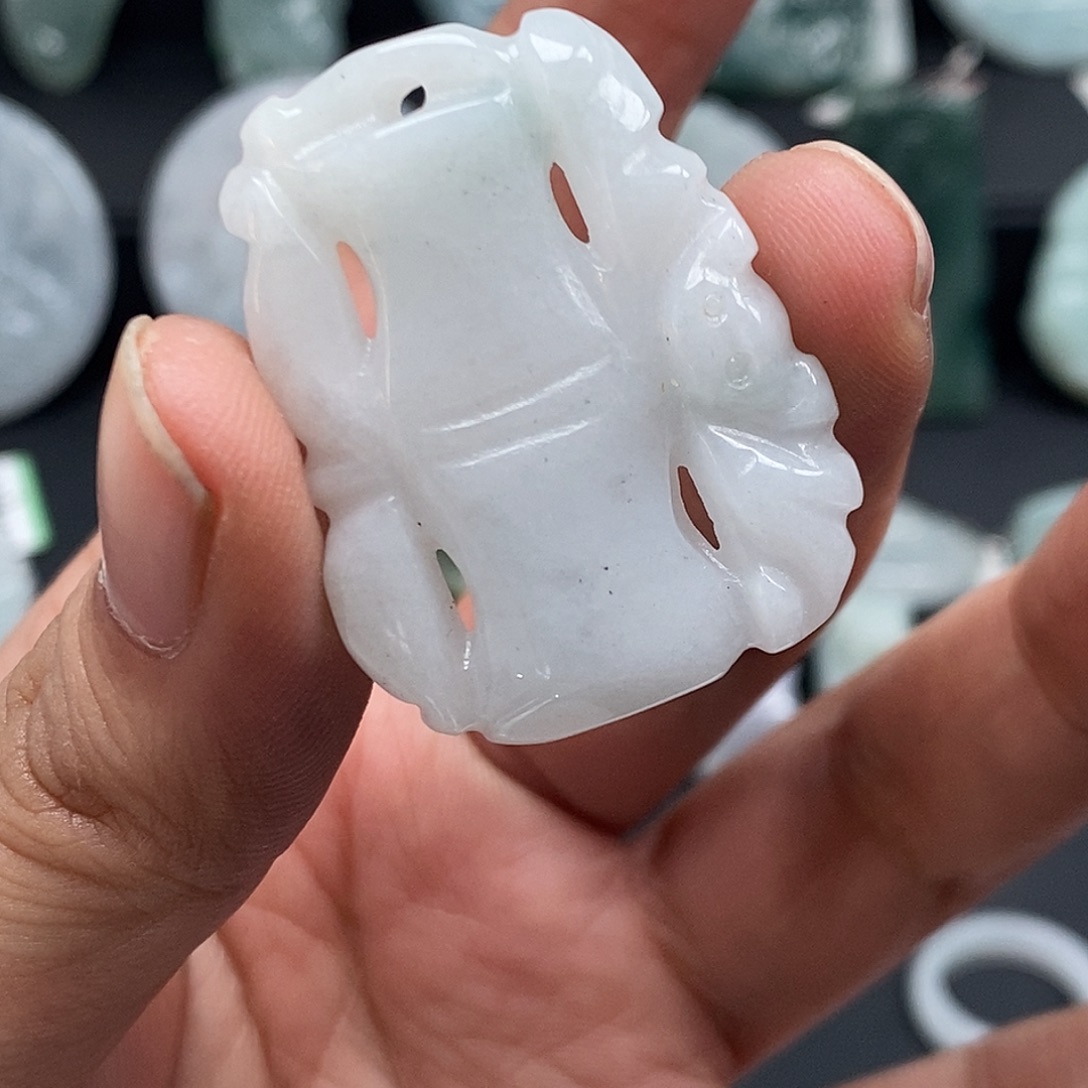 凯***坤翡翠未镶嵌颈饰翡翠