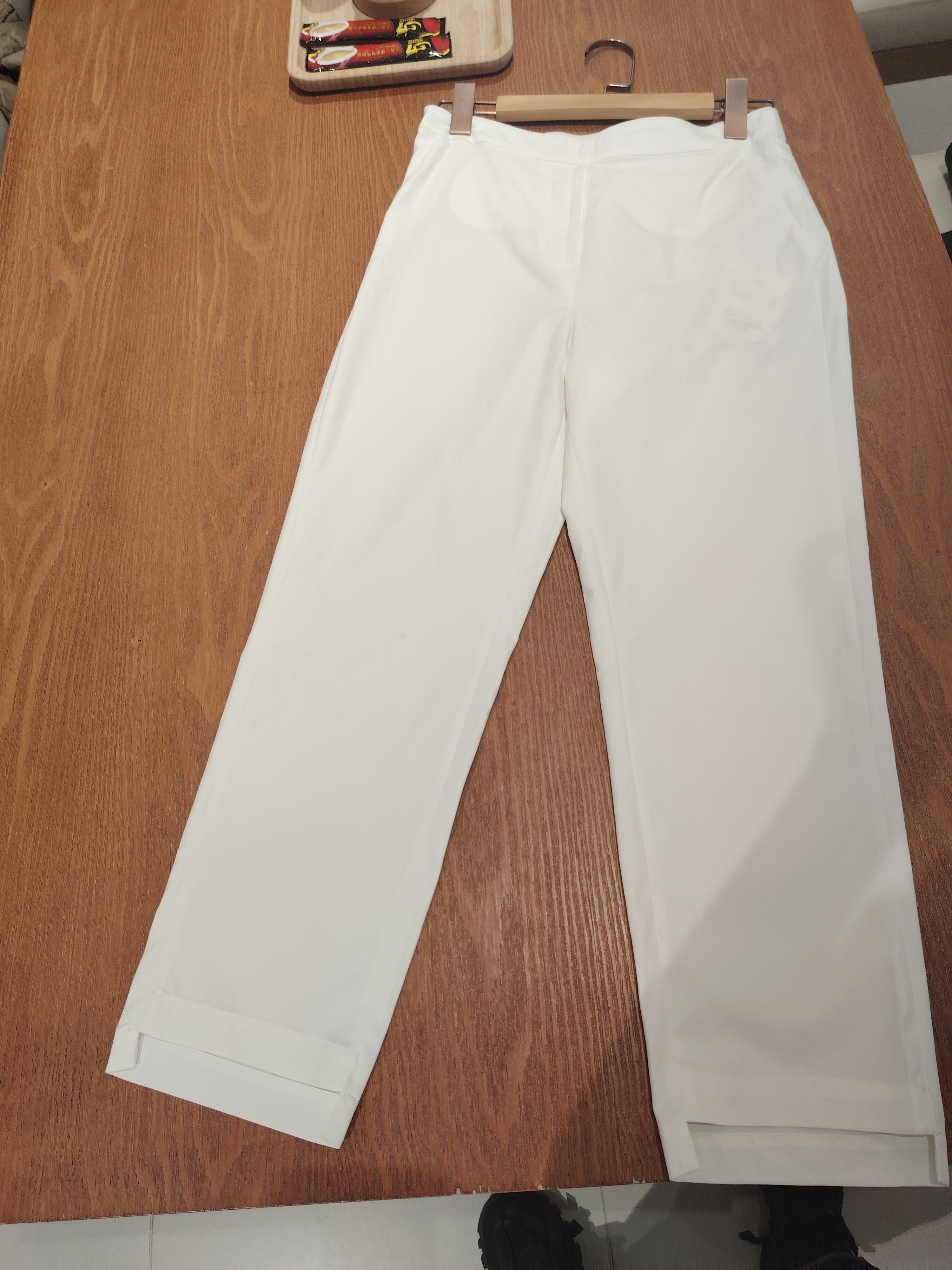 华诺二楼恩宝莉夏款裤子