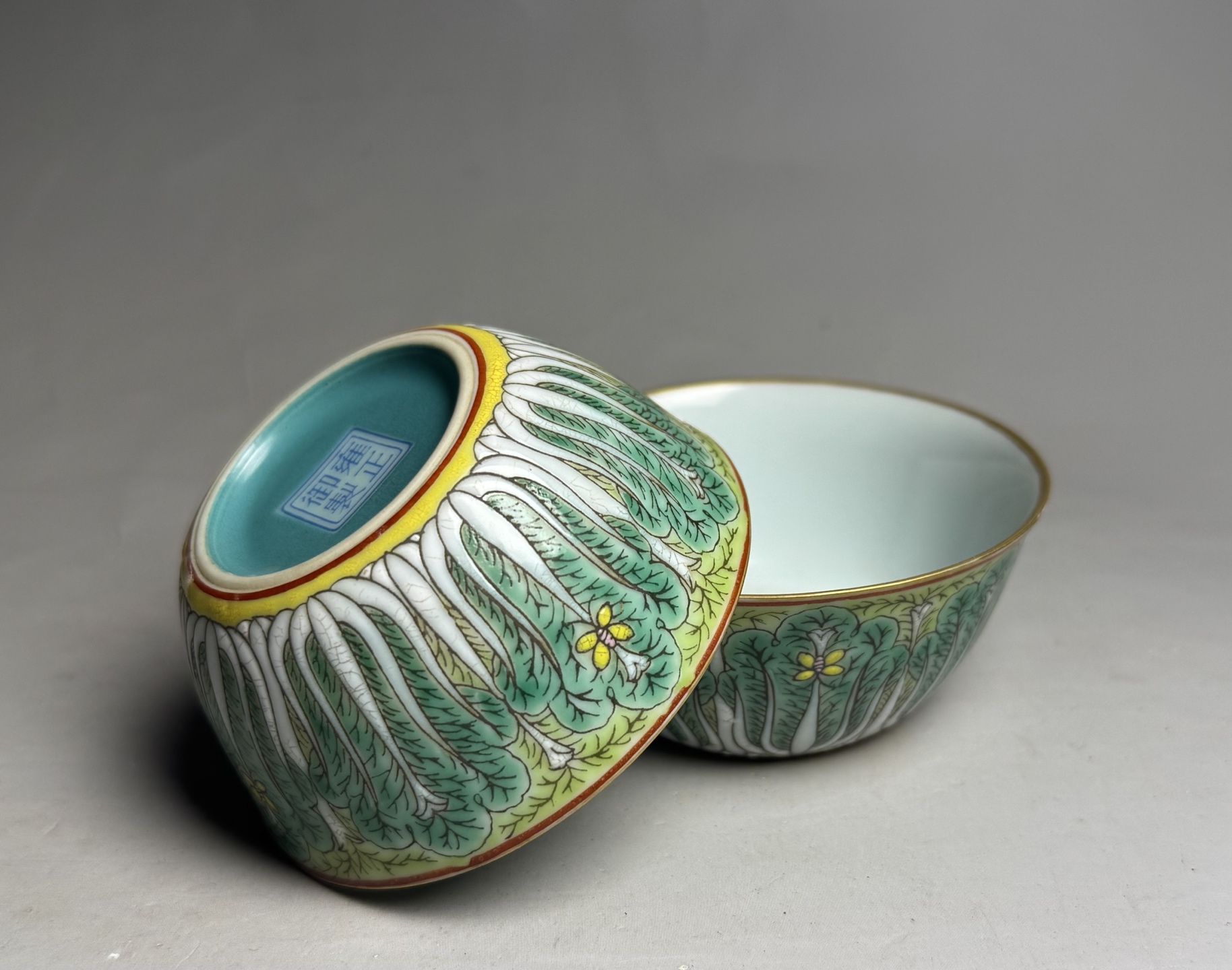 大清雍正珐琅彩白菜百财主人杯一对