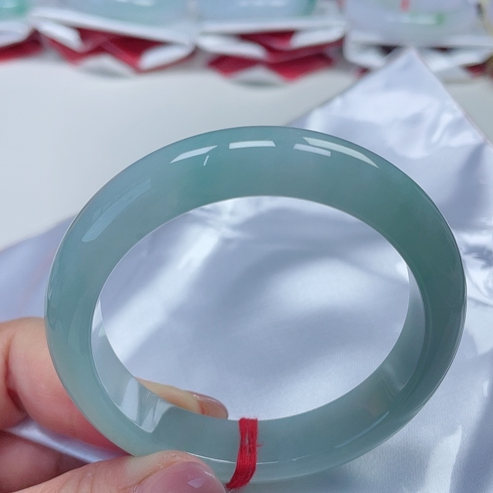 翡翠手镯未镶嵌缅甸翡翠