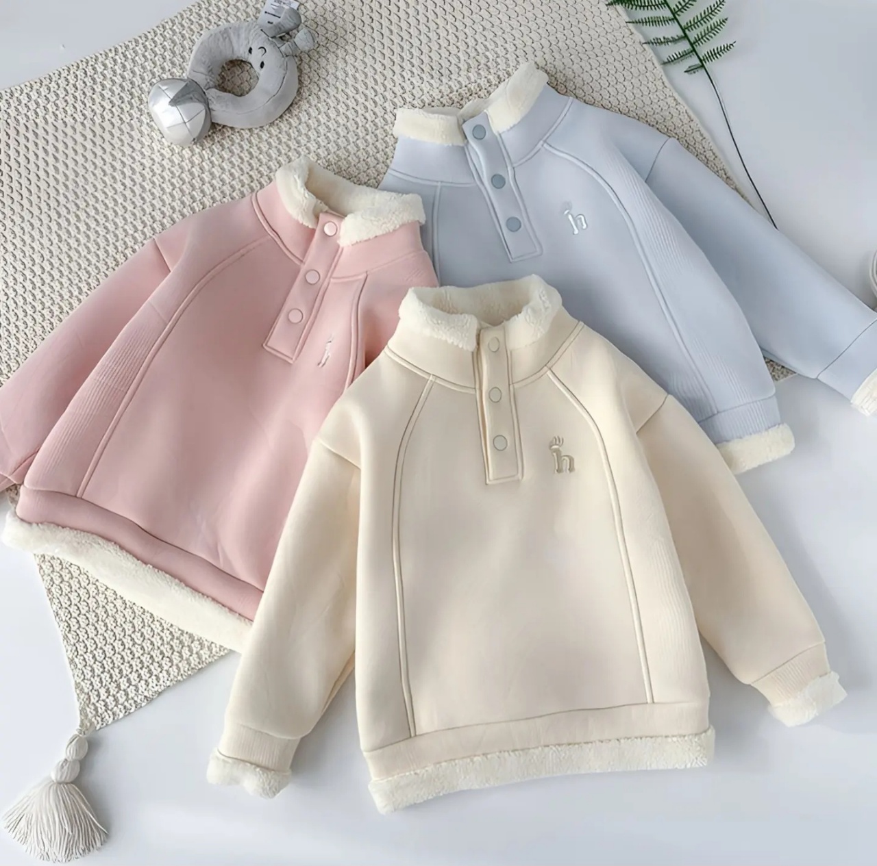 2025新款女童卫衣加绒加厚时尚百搭冬季保暖上衣洋气立领排扣款