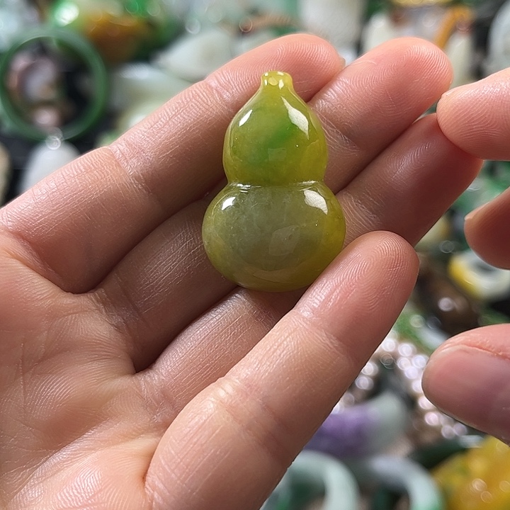 翡翠未镶嵌颈饰翡翠未镶嵌颈饰