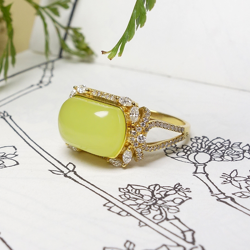 和田玉黄口18k金镶嵌款戒指