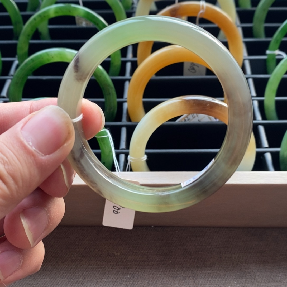 和田玉未镶嵌手镯三色