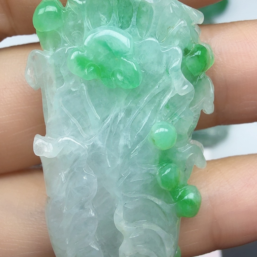 翡翠颈饰未镶嵌白菜