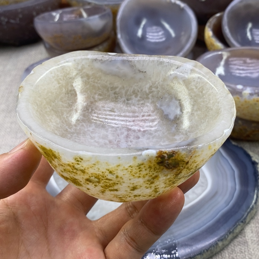 鲁***班玉原石手工制品石碗