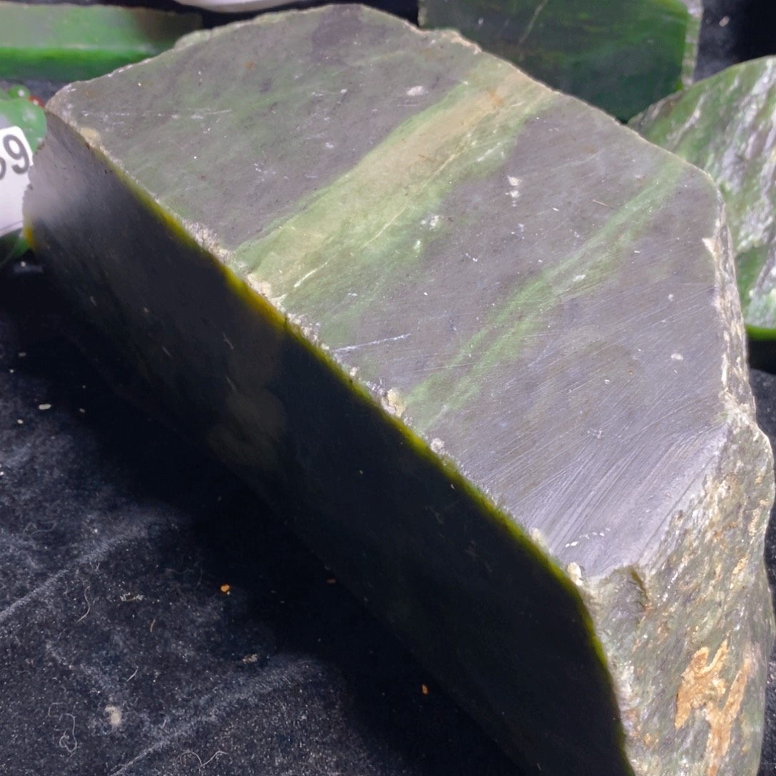 快***牛和田玉未镶嵌珠宝半成品