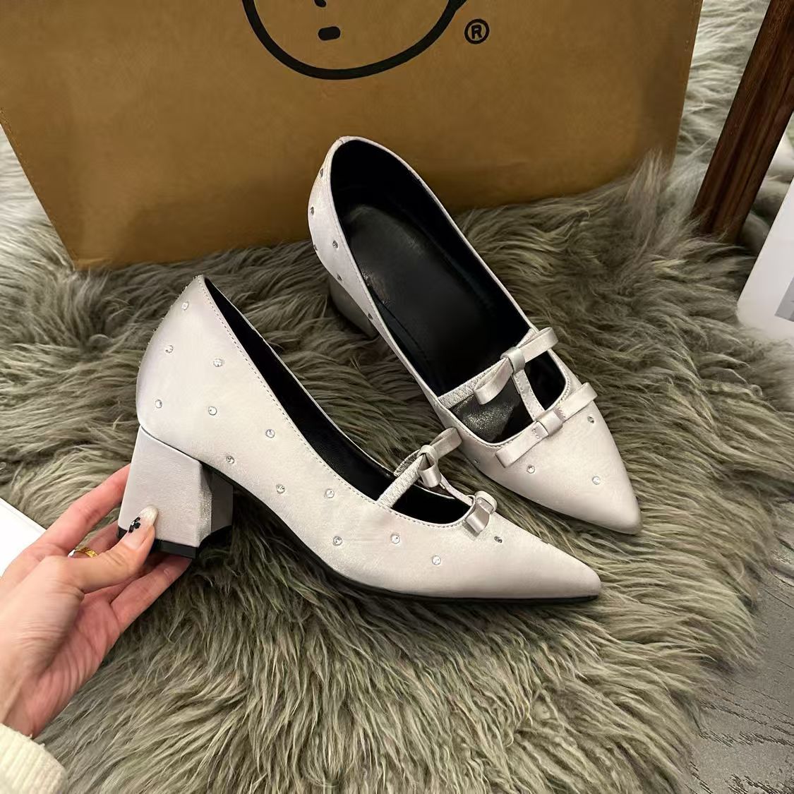 银726-1法式水钻高跟鞋女2025春新款缎面蝴蝶结新中式粗跟单鞋子