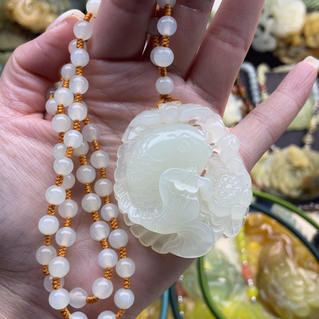 蛇纹石玉颈饰未镶嵌