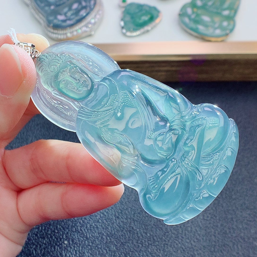 翡翠颈饰18K金镶嵌翡翠