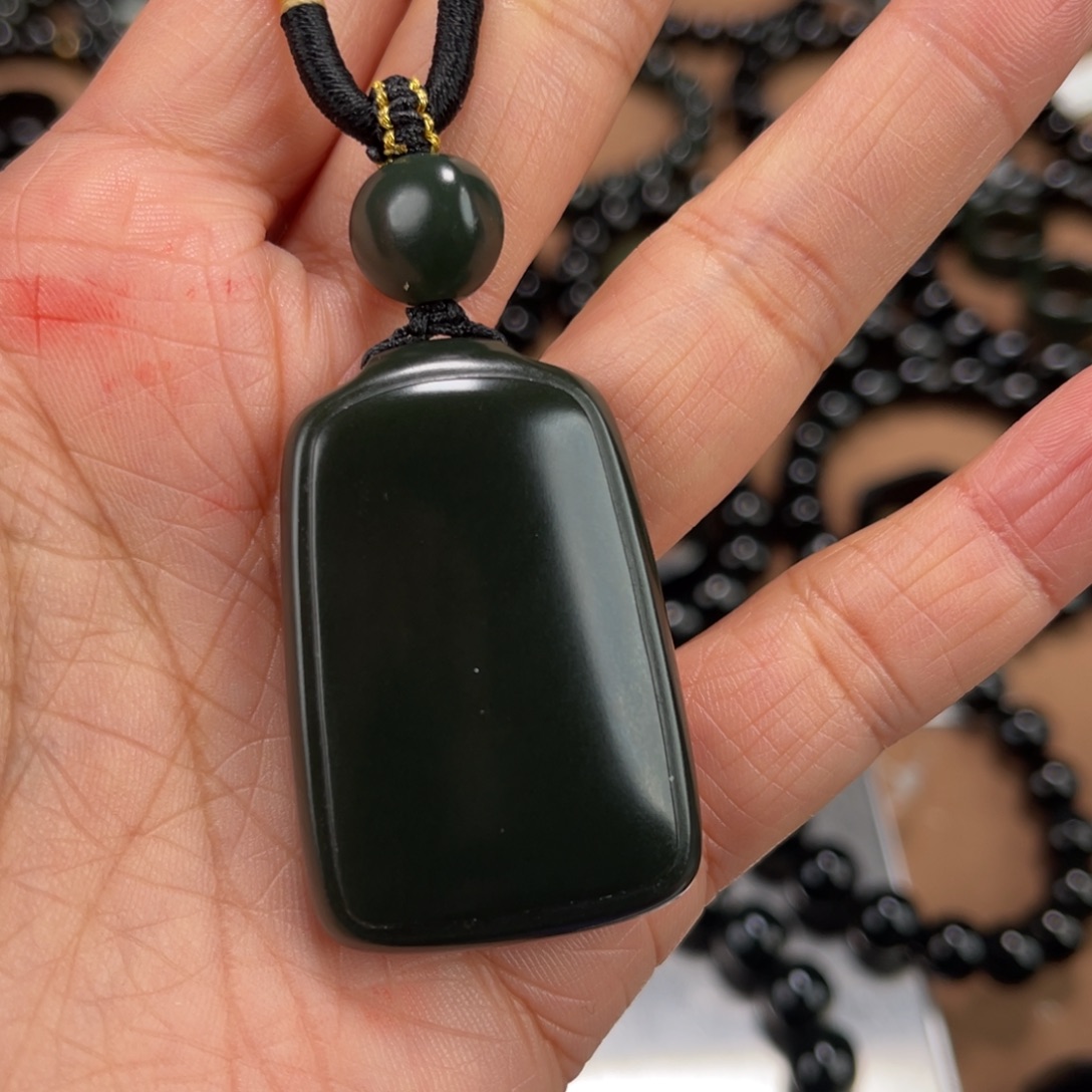 大***学和田玉未镶嵌手串