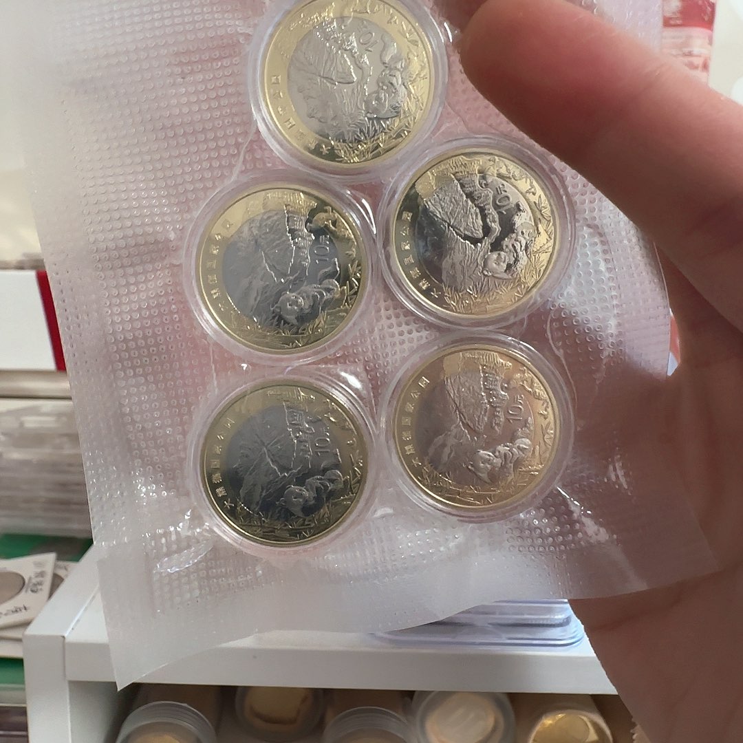 合金面值10元纪念币随机一枚