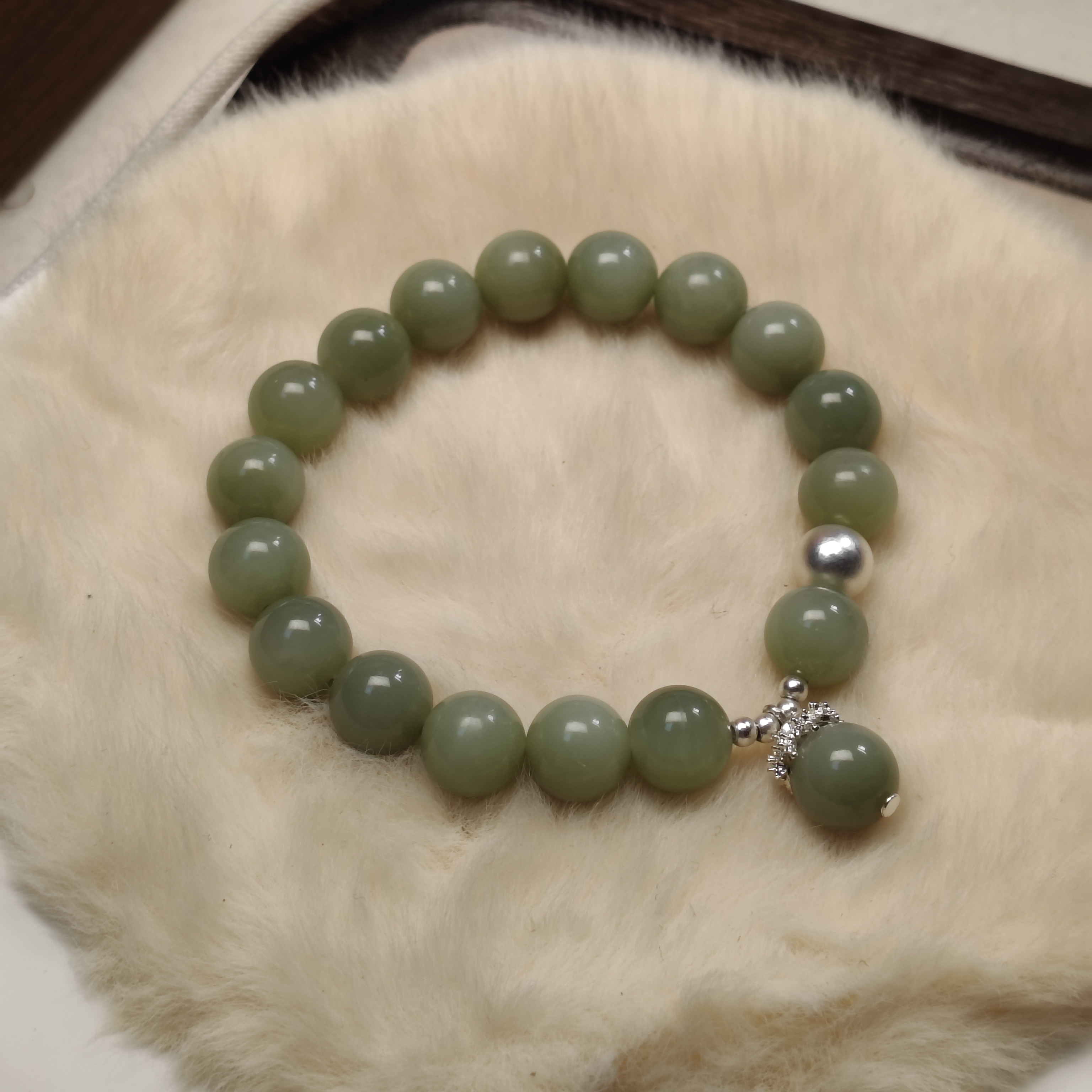 和田玉鸭蛋青卡10mm手串