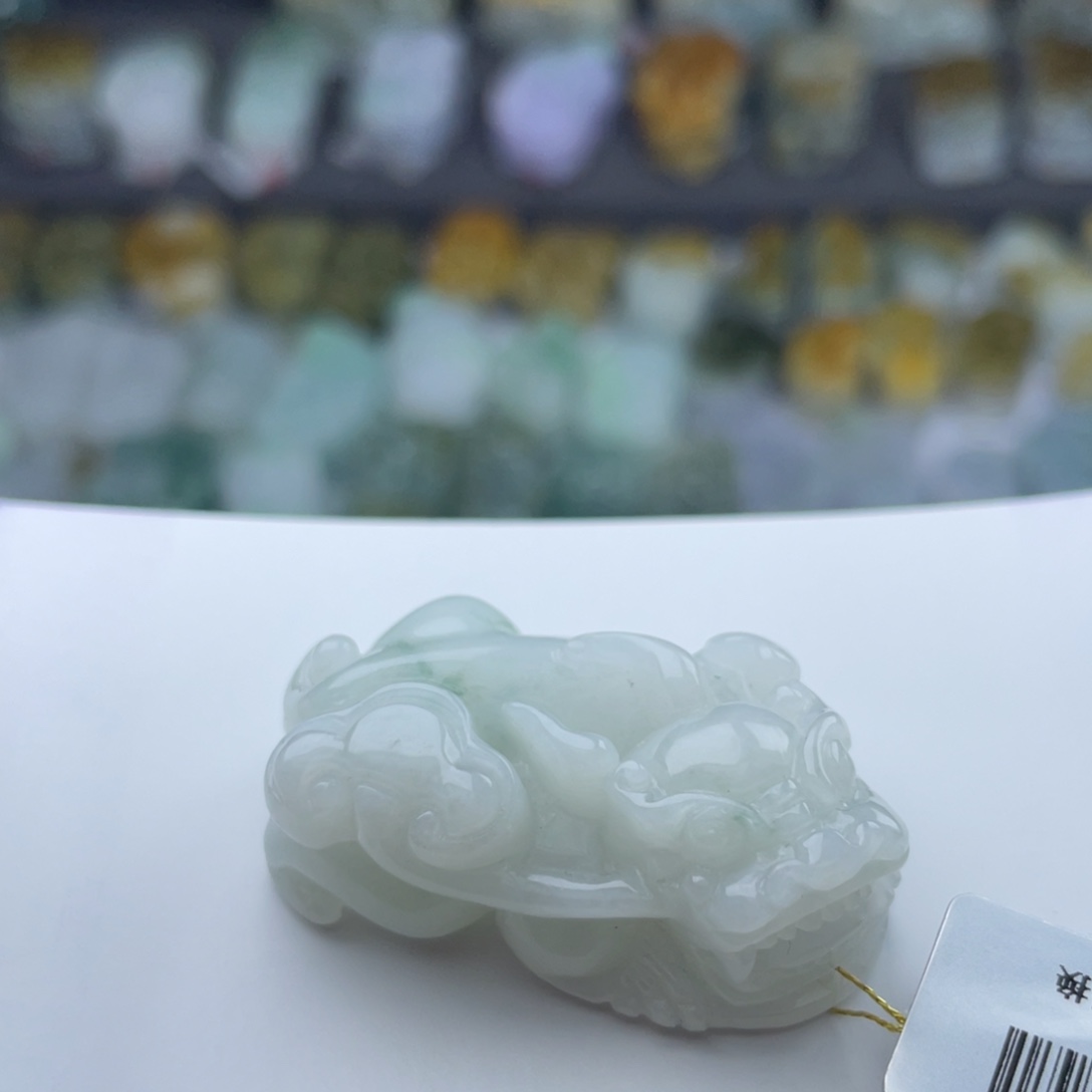翡翠未镶嵌颈饰貔貅