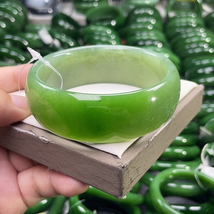 未镶嵌手镯和田玉（碧玉）