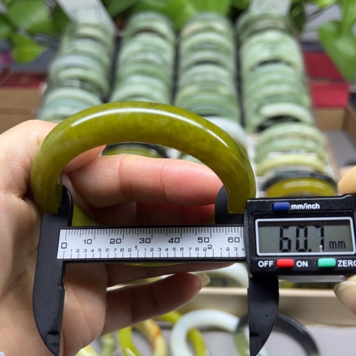 蛇纹石玉未镶嵌手镯8