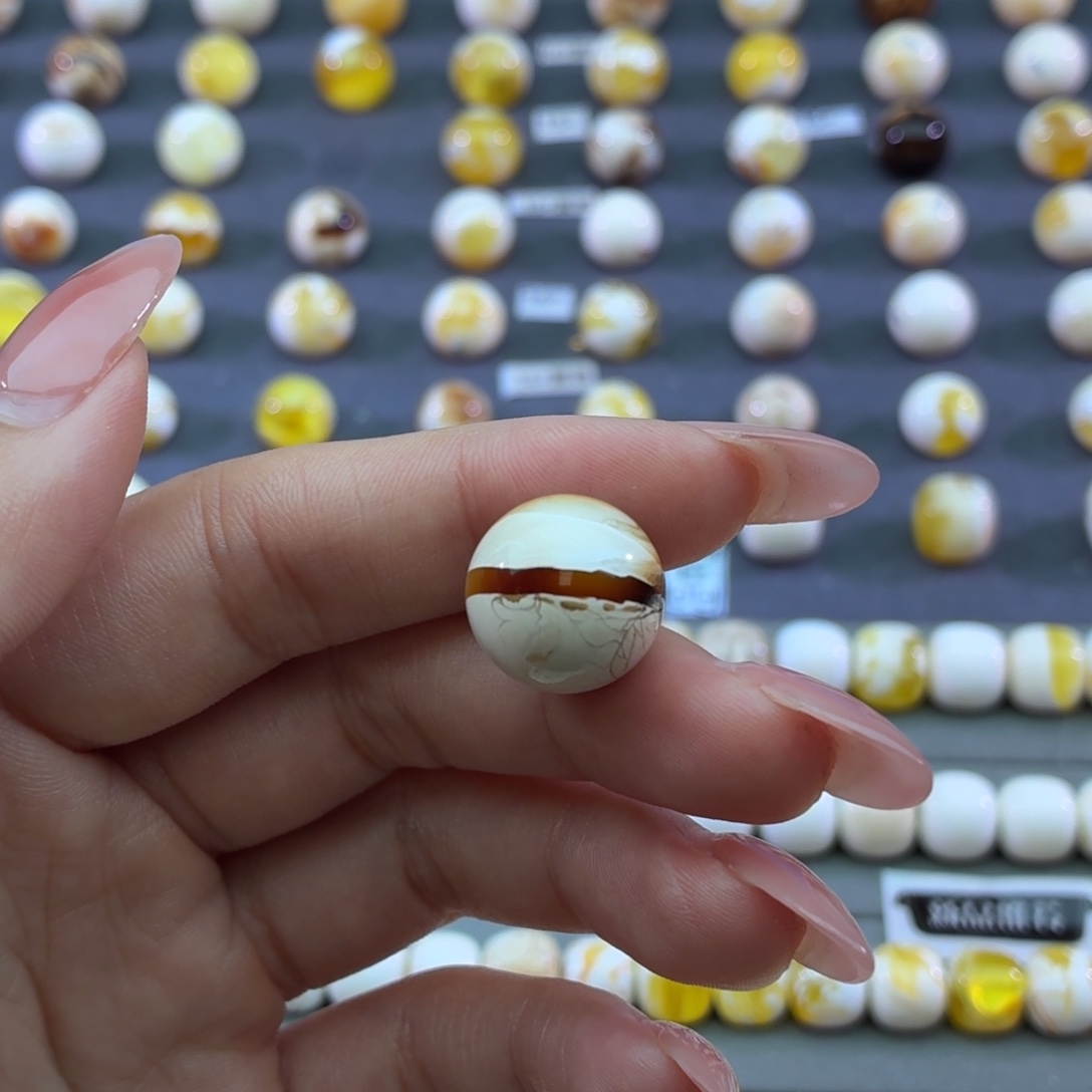 ㋡***醒琥珀未镶嵌裸石蜜蜡打孔不退换