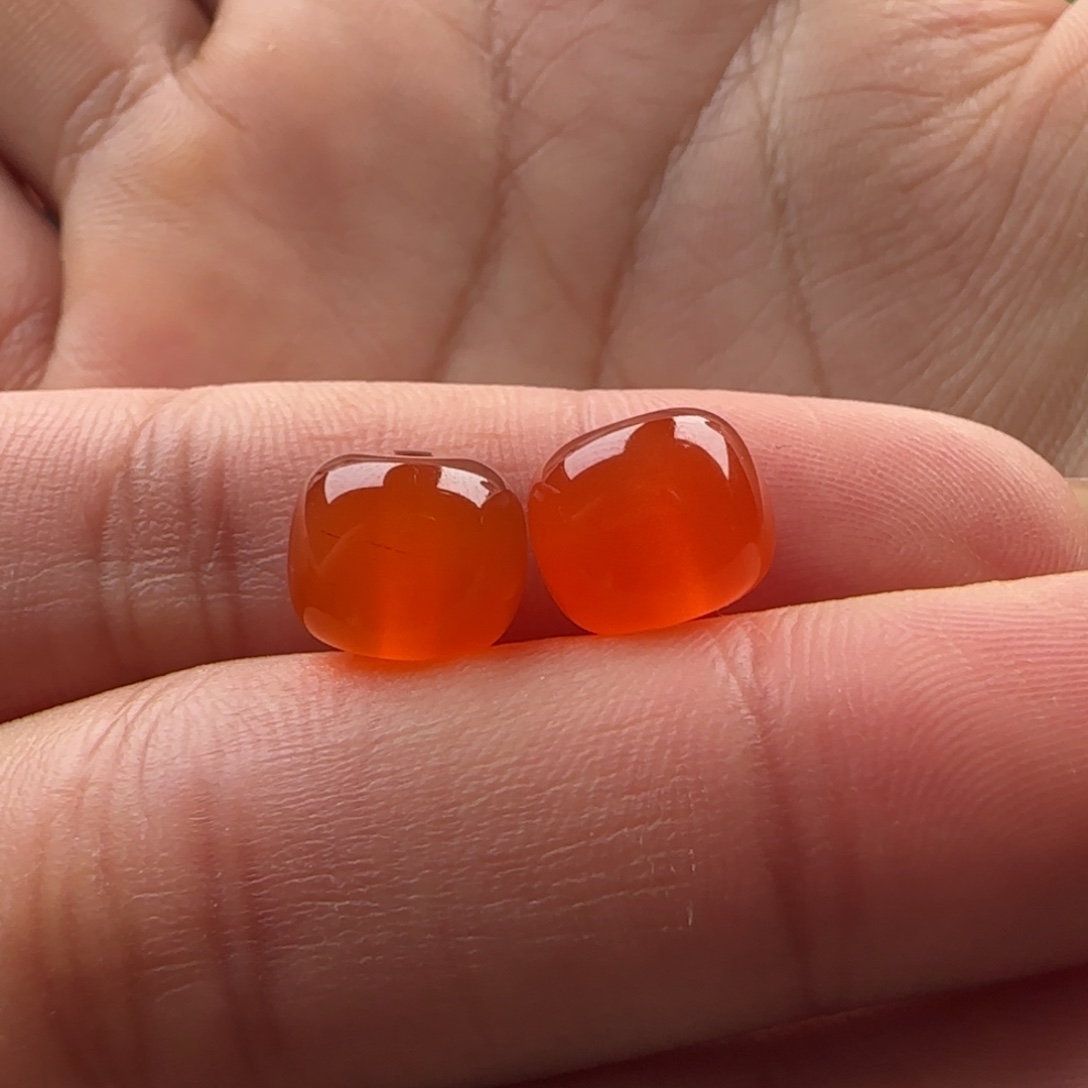 南红玛瑙未镶嵌老型对珠8.9*7.5有皮裂