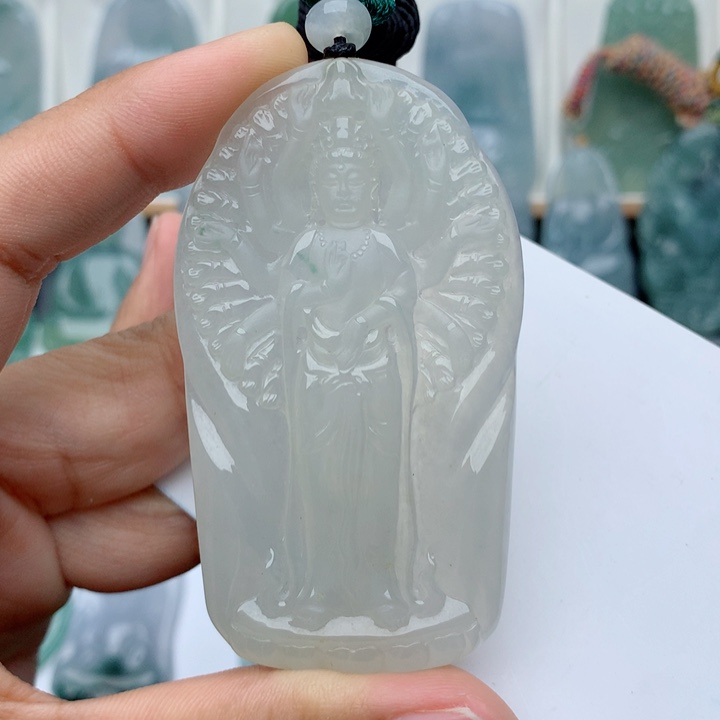 翡翠未镶嵌颈饰千手观音