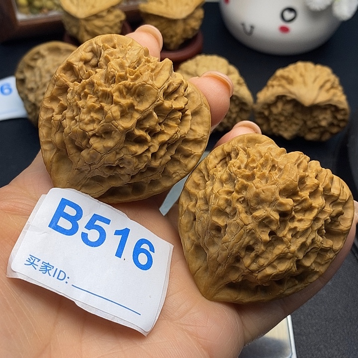 文玩核桃把件官帽4.8，克重57