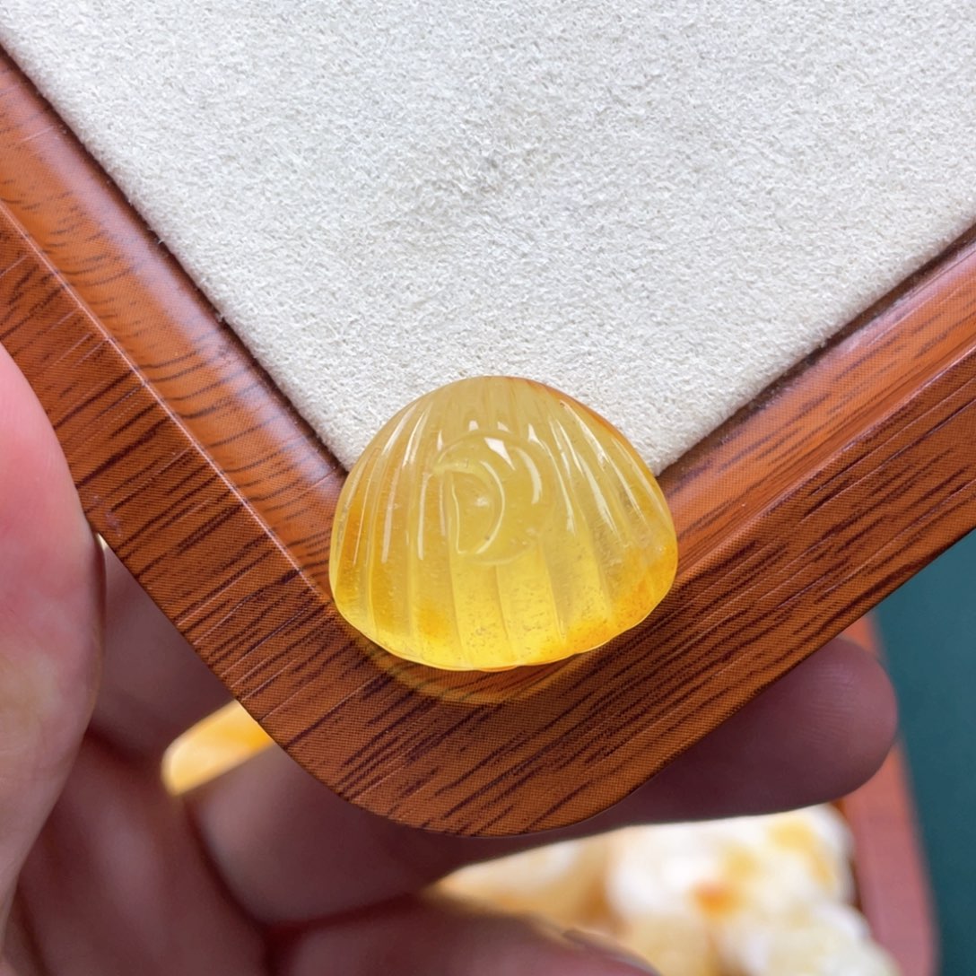 琥珀裸石未镶嵌蜜蜡