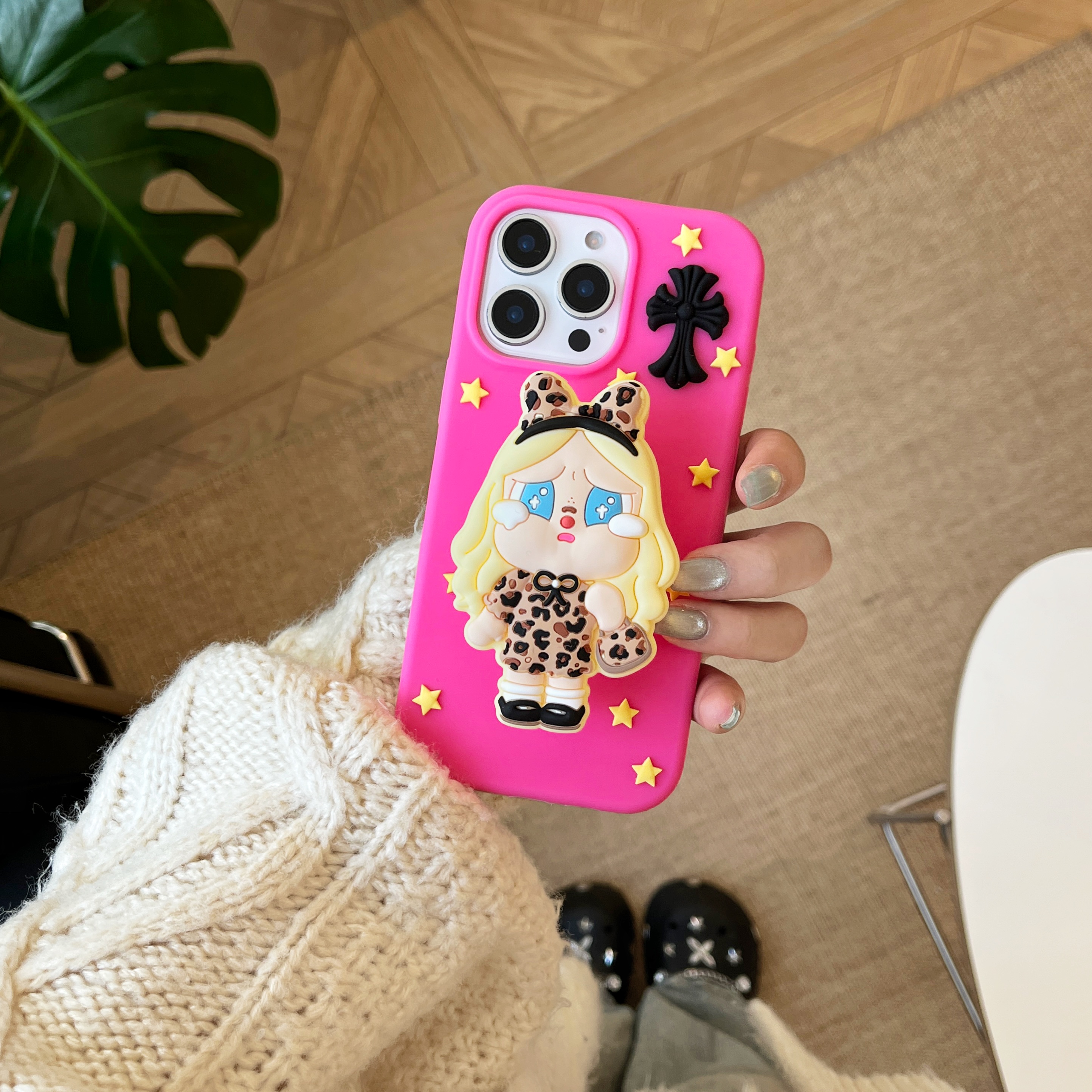 苹果|可爱立体长腿哭娃支架适用iPhone17p卡通硅胶手机壳女款