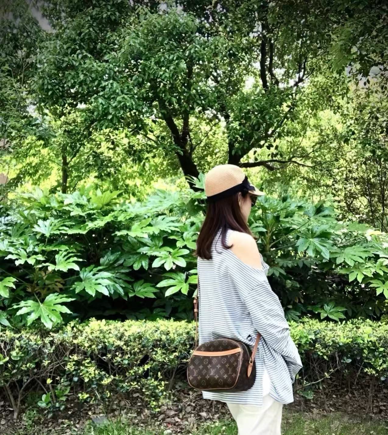 修复品LouisVuitton/路易威登苹果包单肩包后换植鞣革旺