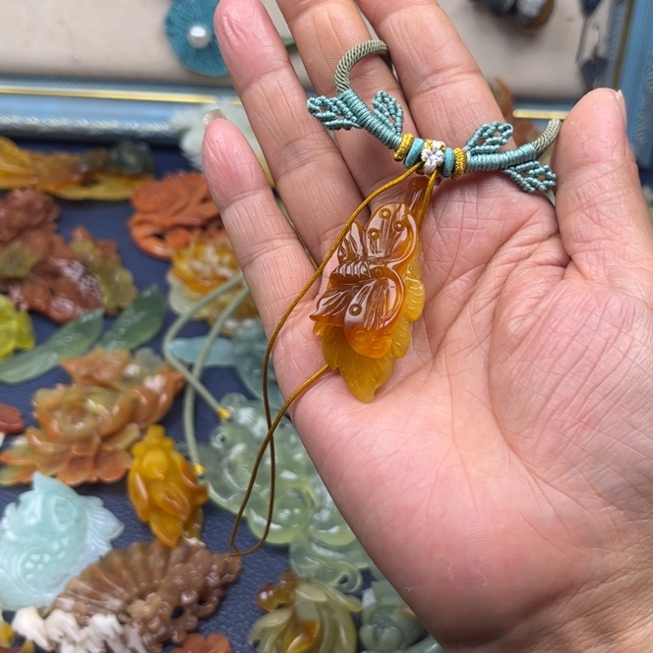 蛇纹石玉合金吊坠