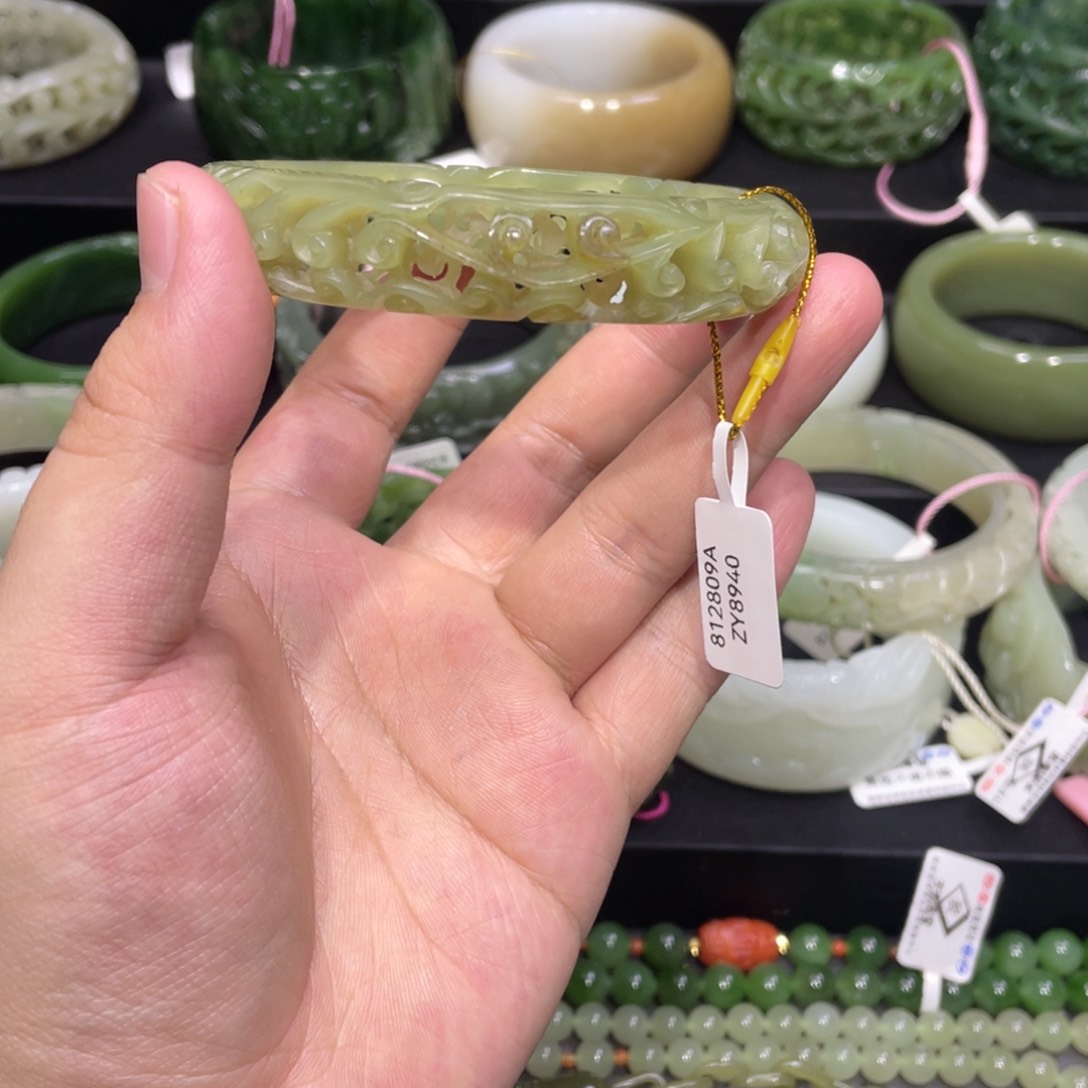 和田玉手镯68圈口 编号63未镶嵌