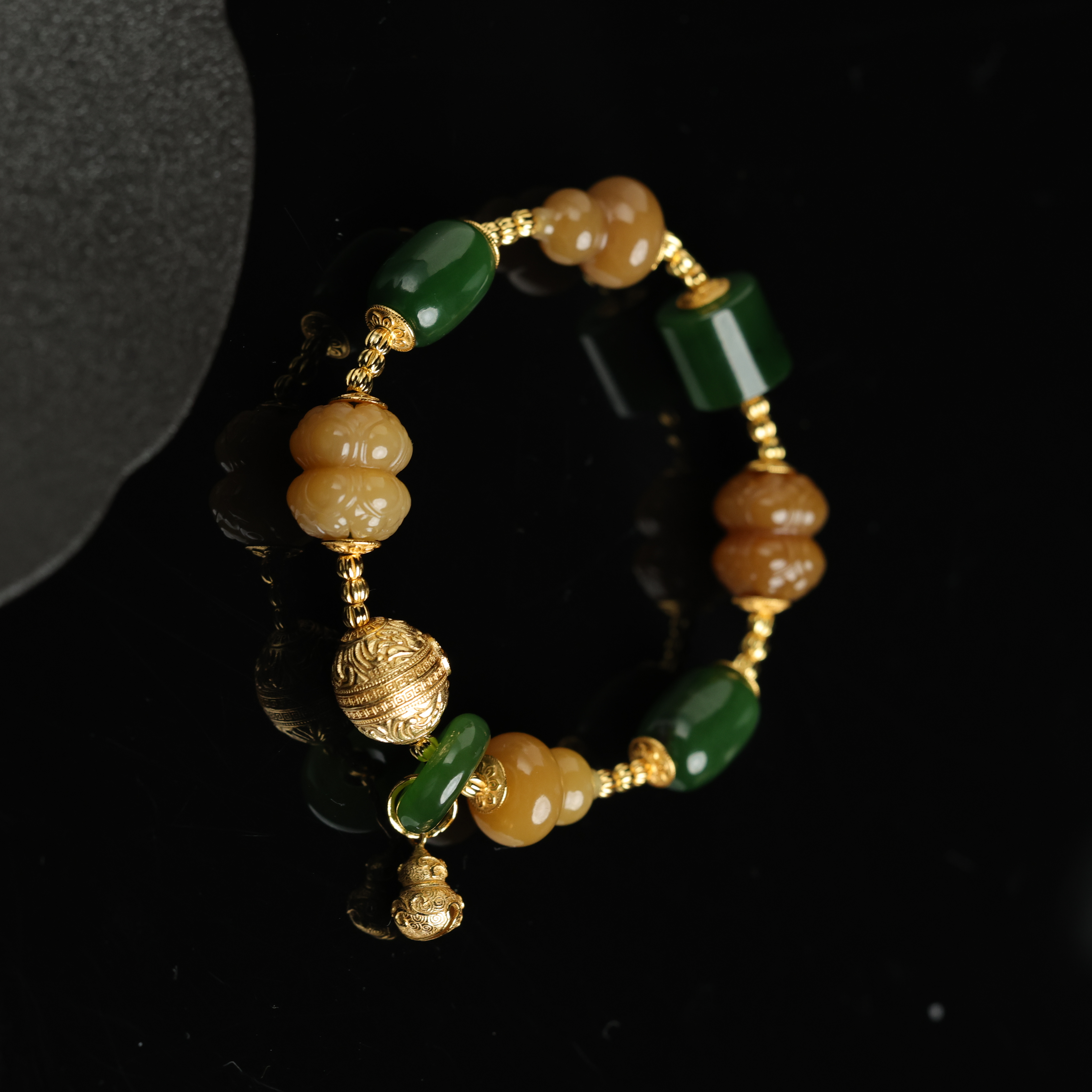 “山海”严选精品和田玉高色糖玉莲花手串