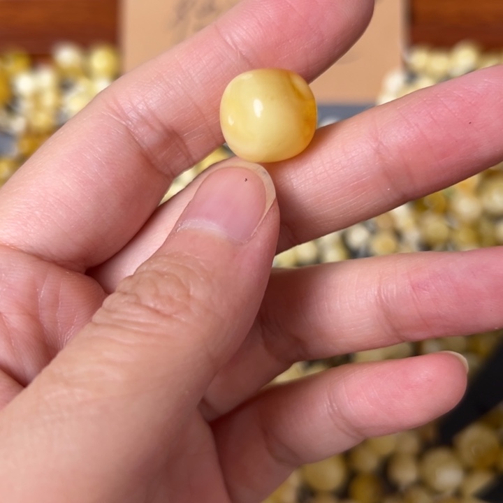 蜜蜡未镶嵌裸石13.4mm一个