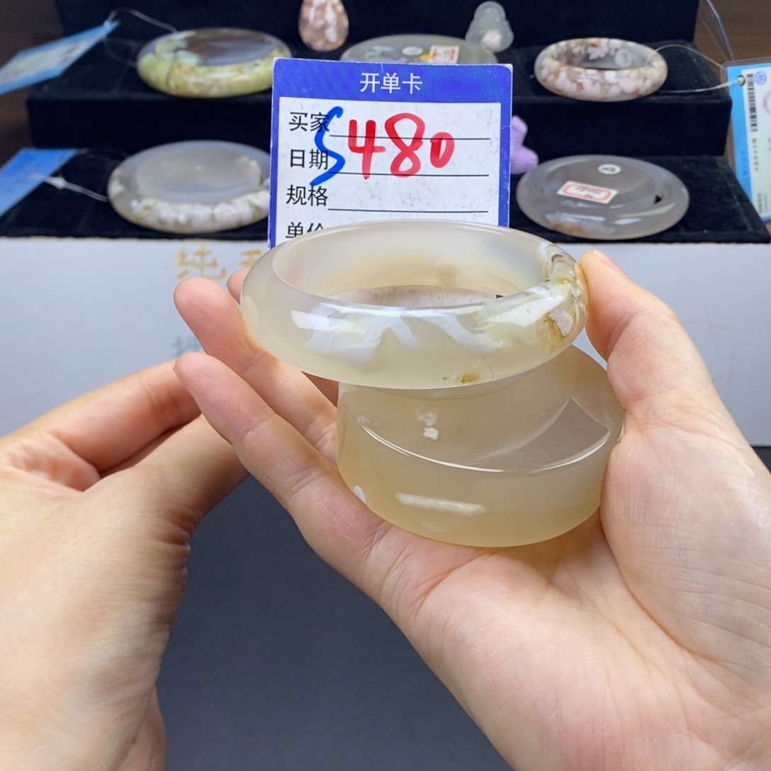 静****石英质玉手镯未镶嵌