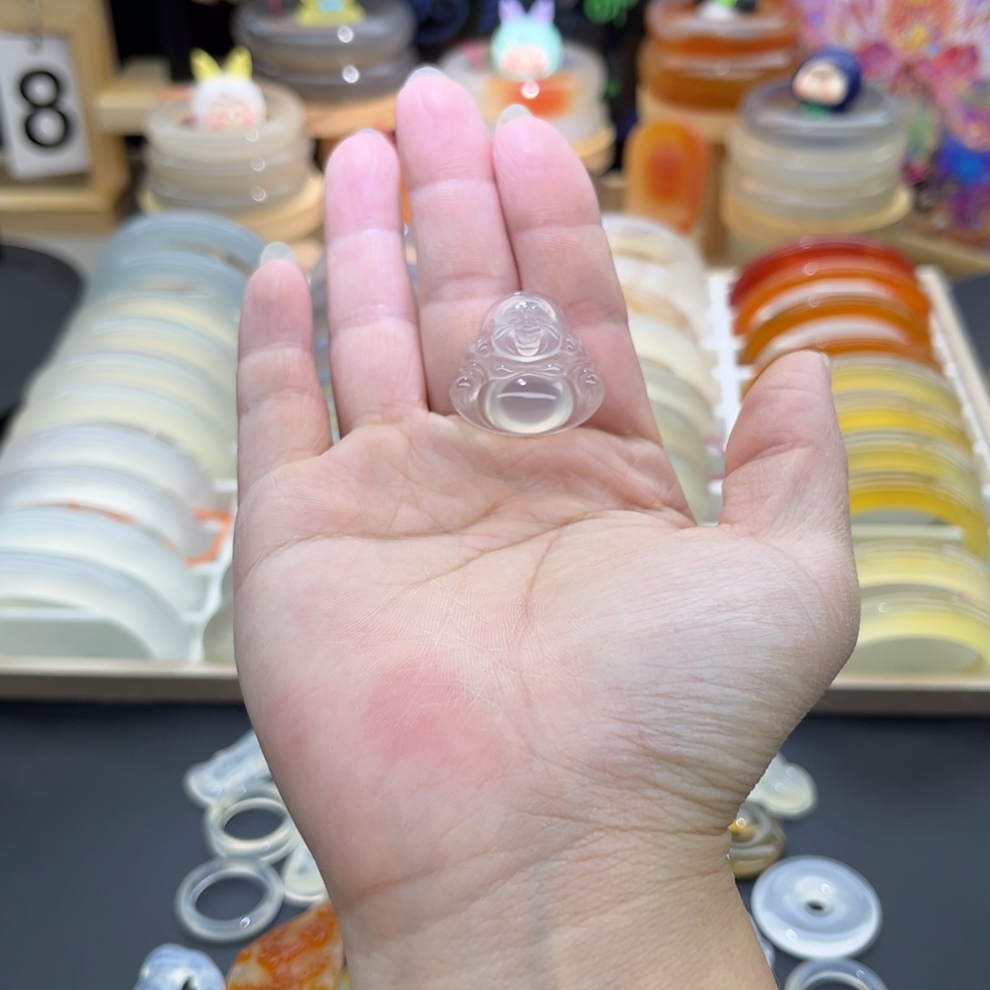 H***.玛瑙/玉髓未镶嵌颈饰