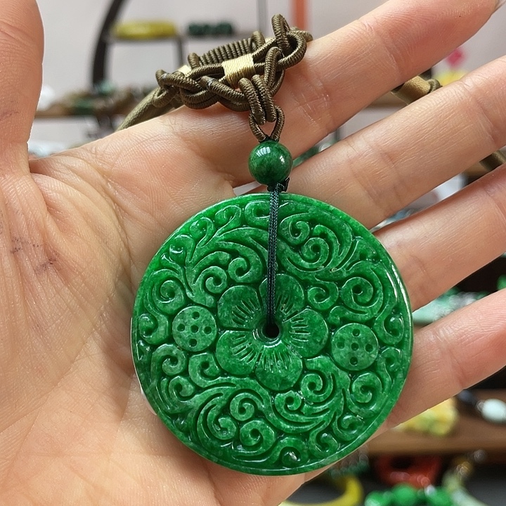 A***n翡翠未镶嵌颈饰饰品